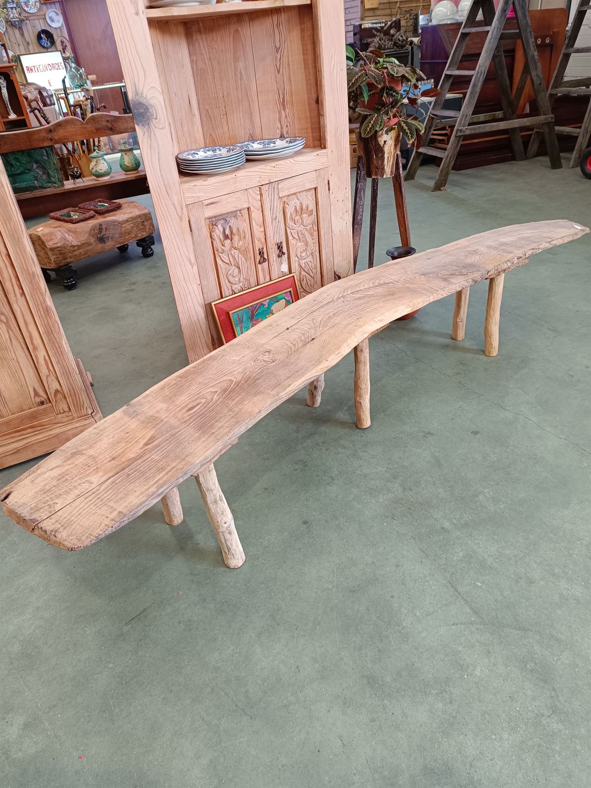Banco antiguo rústico de madera - Imagen 2