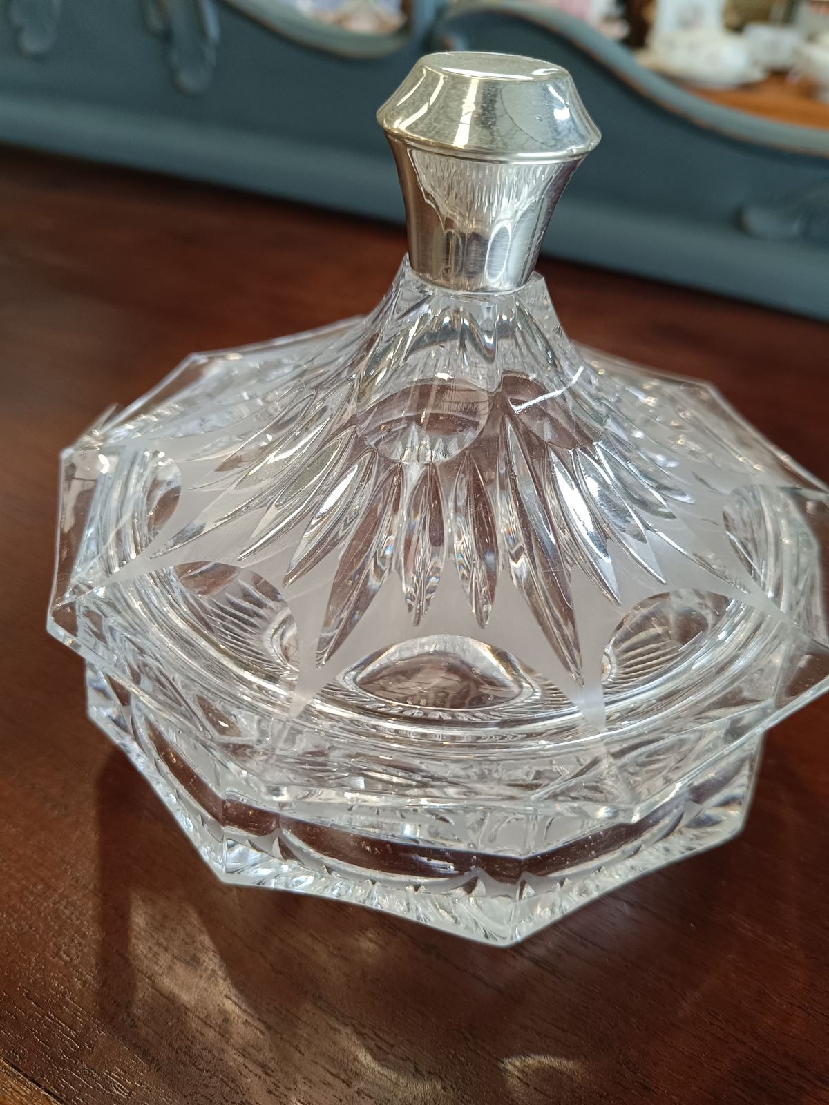 Bombonera de cristal tallado y plata - Imagen 2
