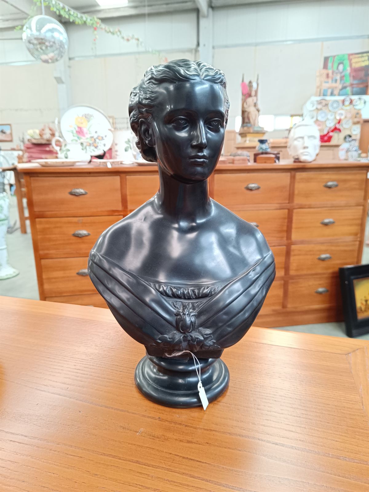 Busto clásico femenino - Imagen 1