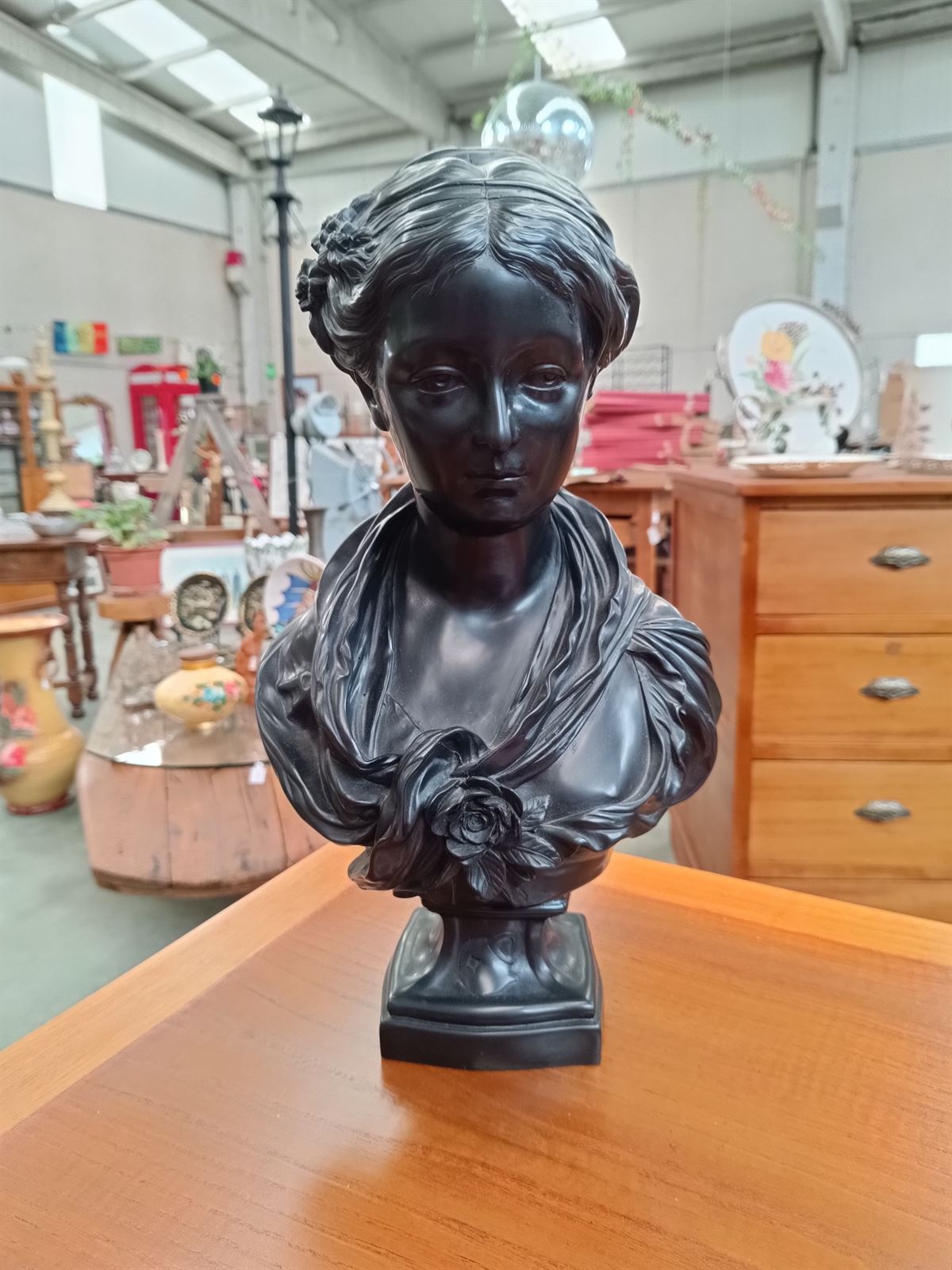 Busto de señorita decorativo - Imagen 1