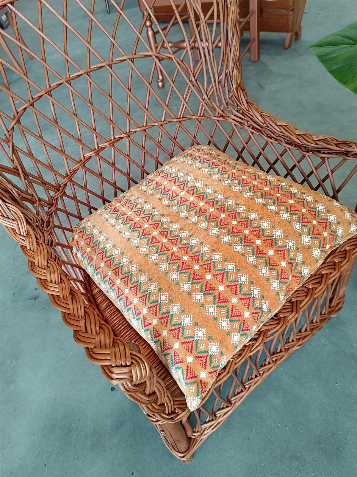 Butaca de mimbre con cojín - Imagen 3