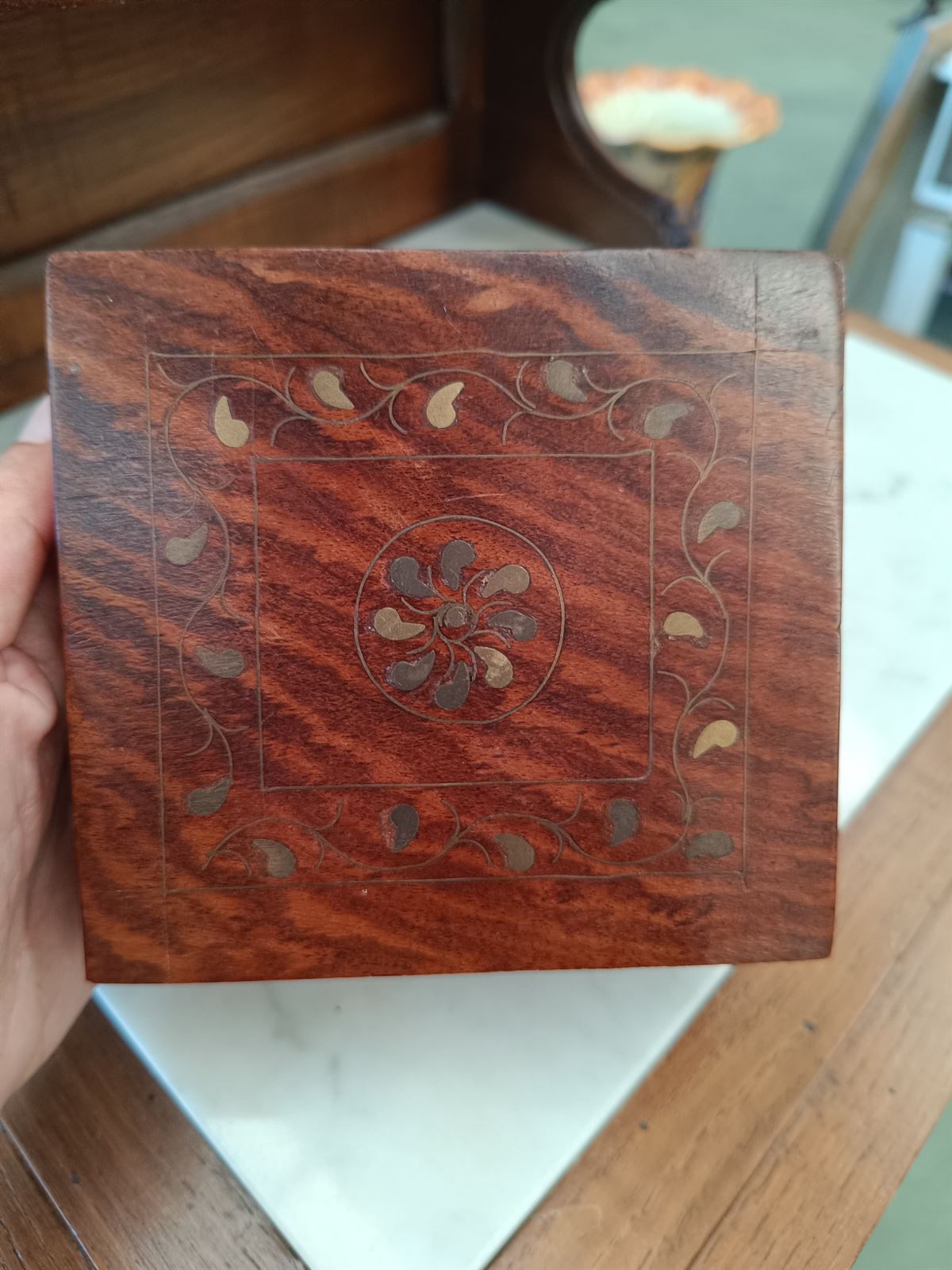 Caja de madera e incrustaciones - Imagen 2