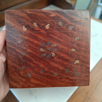 Caja de madera e incrustaciones - Imagen 2