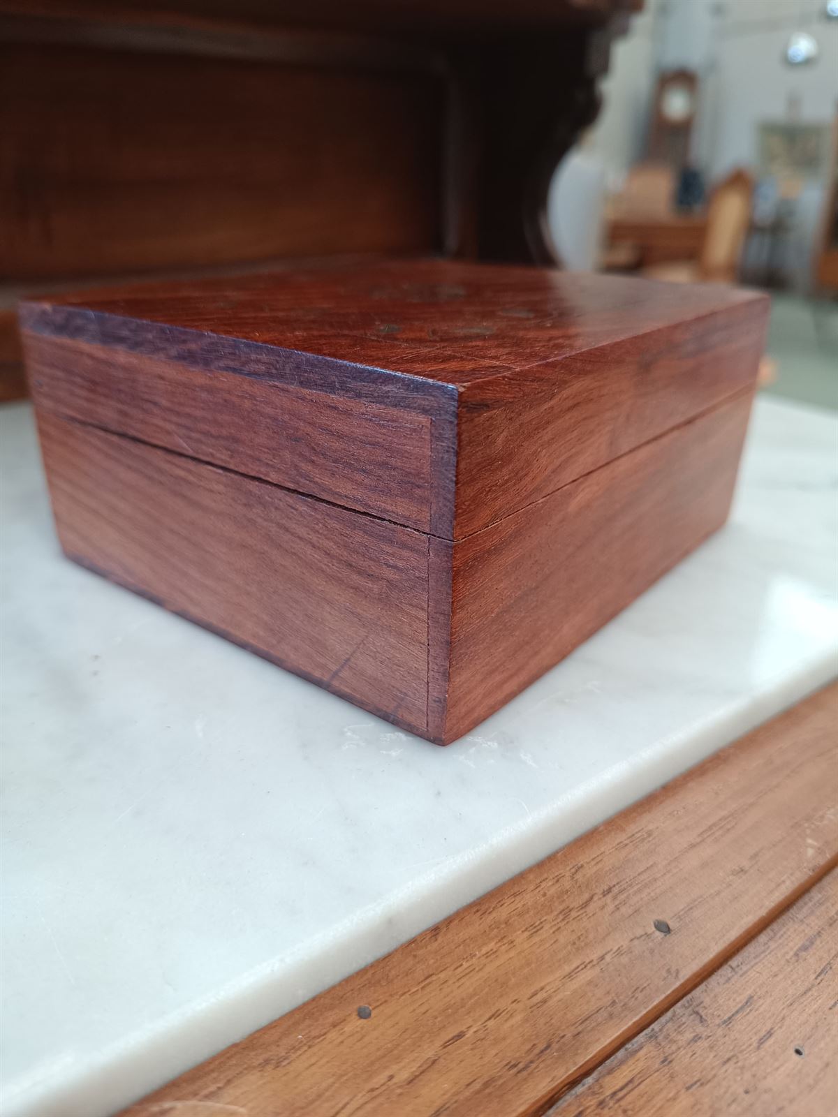 Caja de madera e incrustaciones - Imagen 3