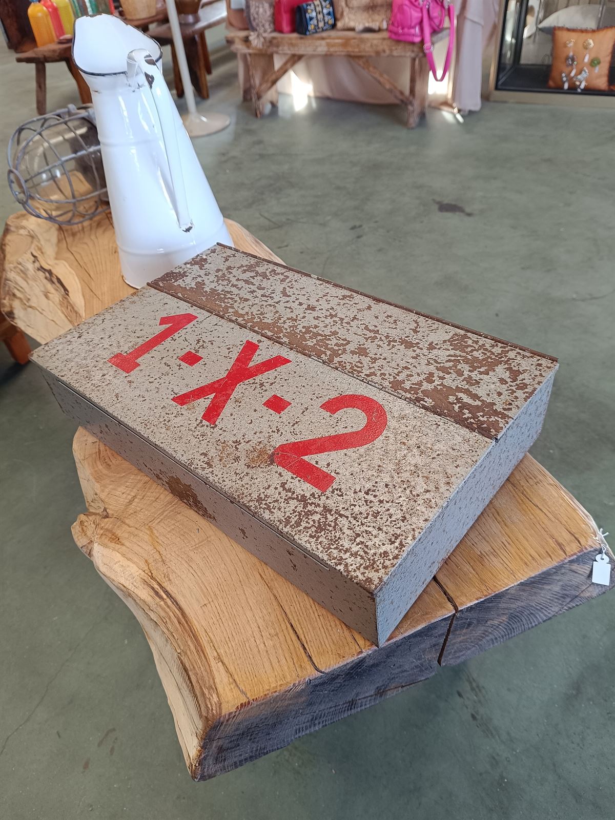 Caja de quinielas antigua - Imagen 1