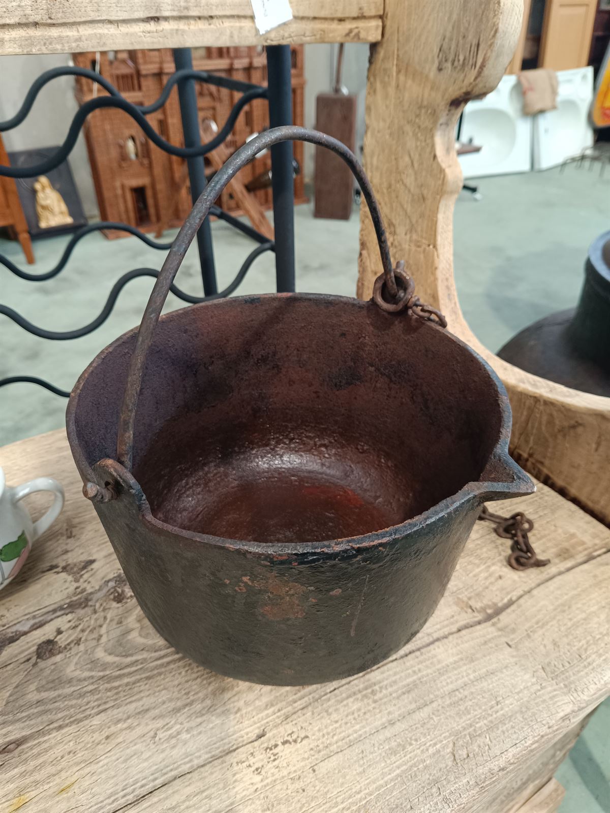 Caldero y olla antigua de hierro - Imagen 2