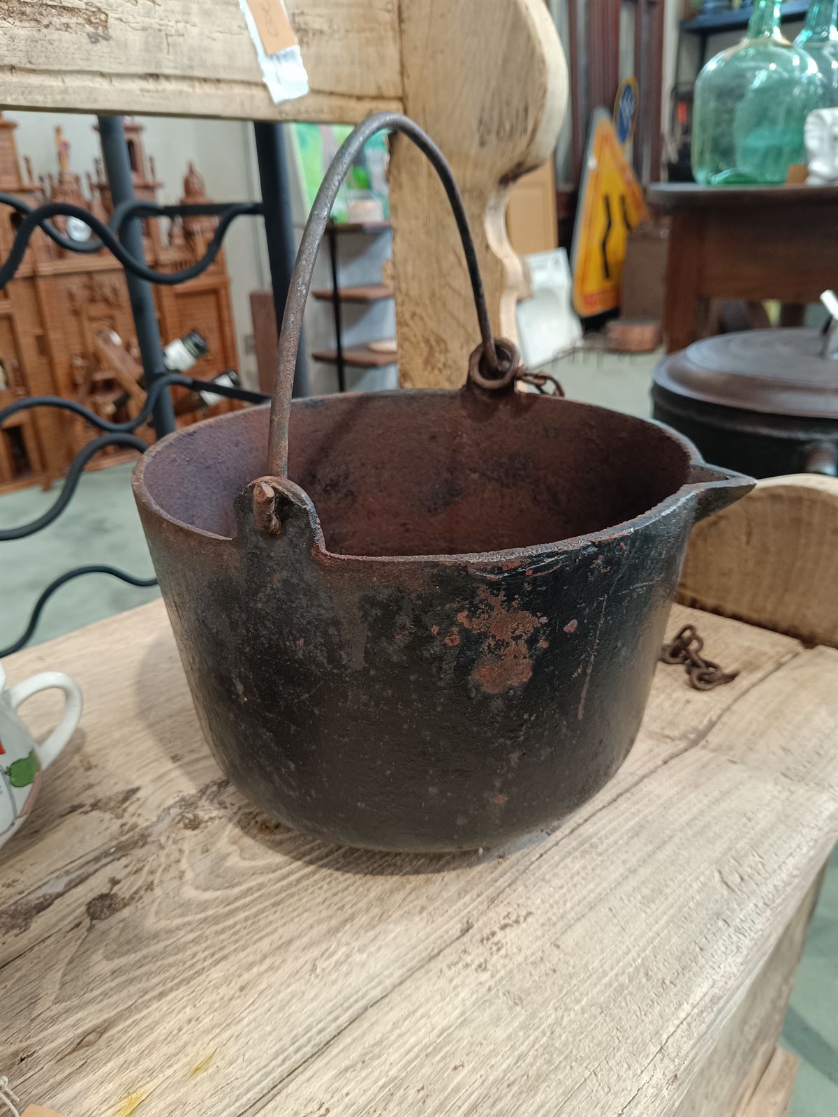 Caldero y olla antigua de hierro - Imagen 3