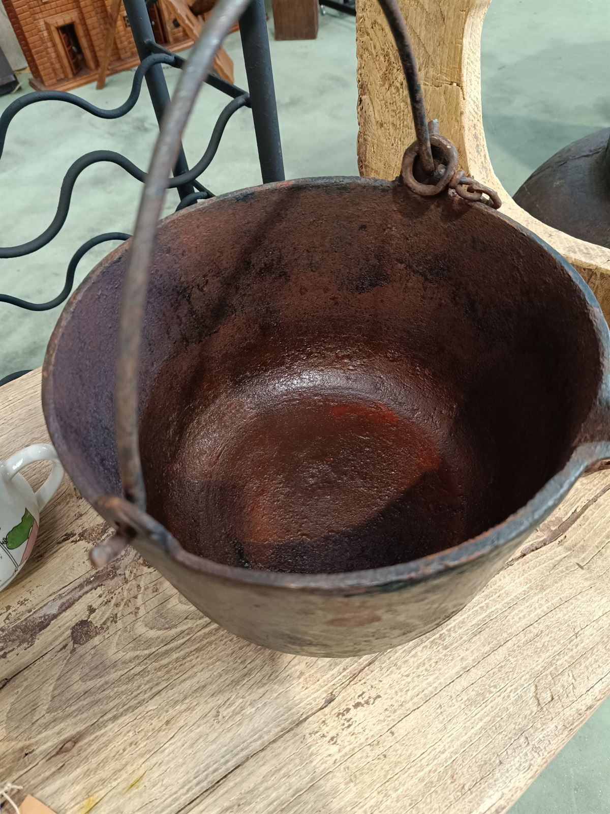 Caldero y olla antigua de hierro - Imagen 4