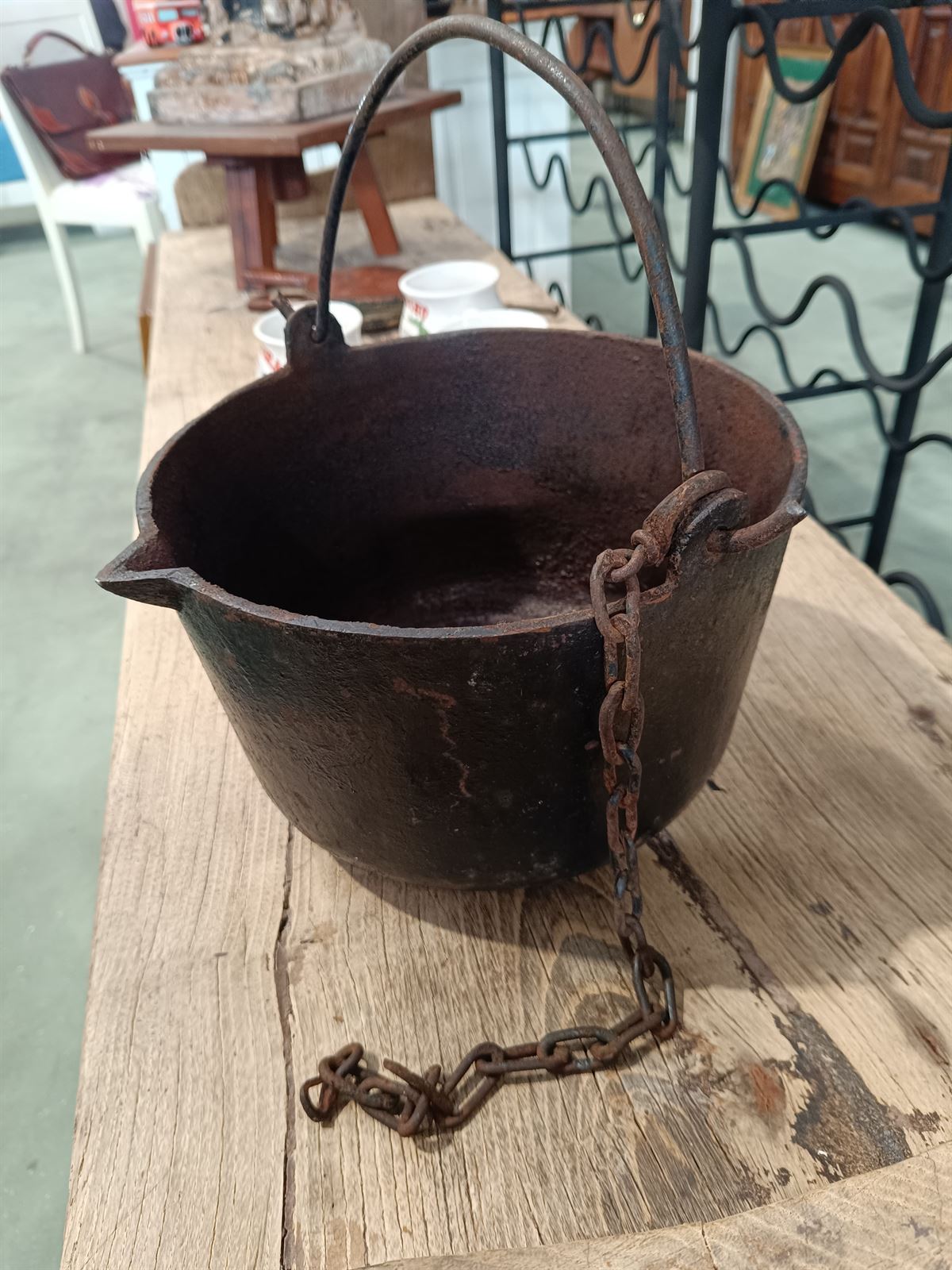 Caldero y olla antigua de hierro - Imagen 5