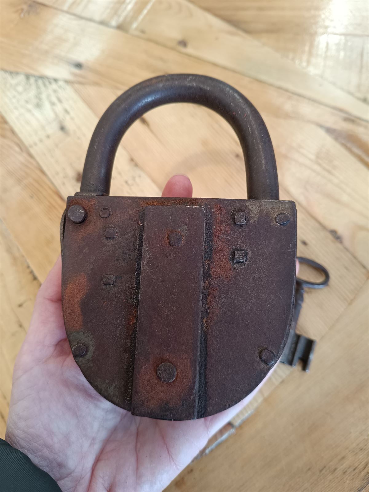 Candado antiguo con llave S.XIX - Imagen 4