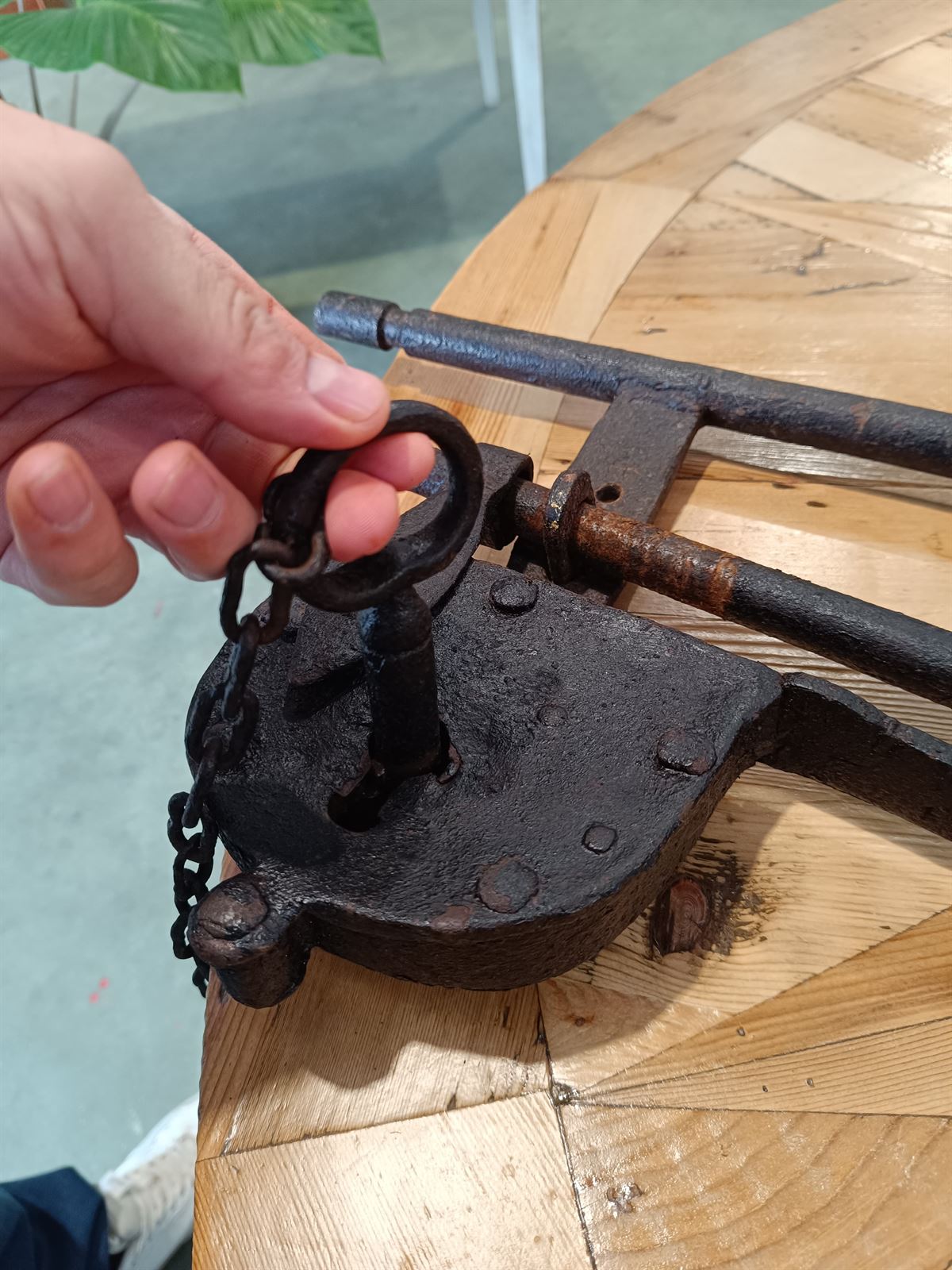 Candado cerrojo S.XVII de hierro forjado - Imagen 7