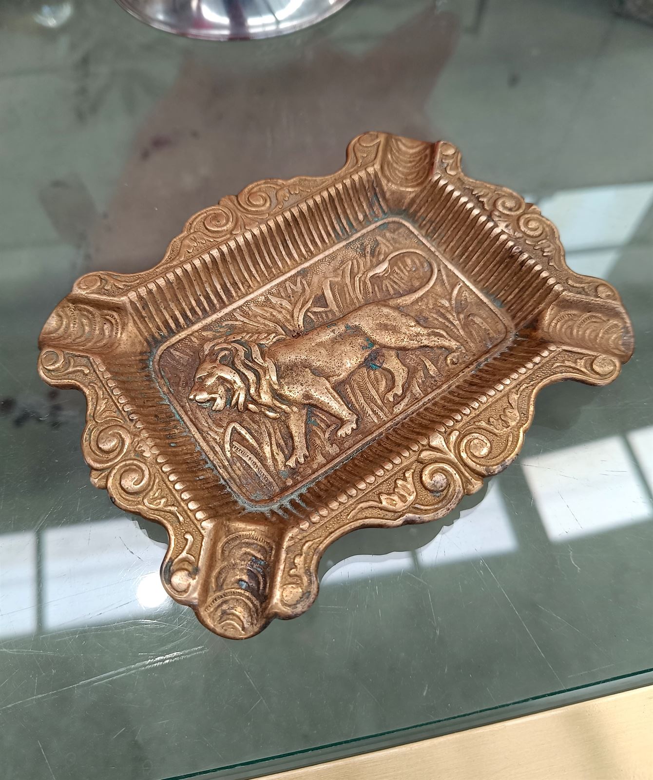 Cenicero antiguo león - Imagen 1