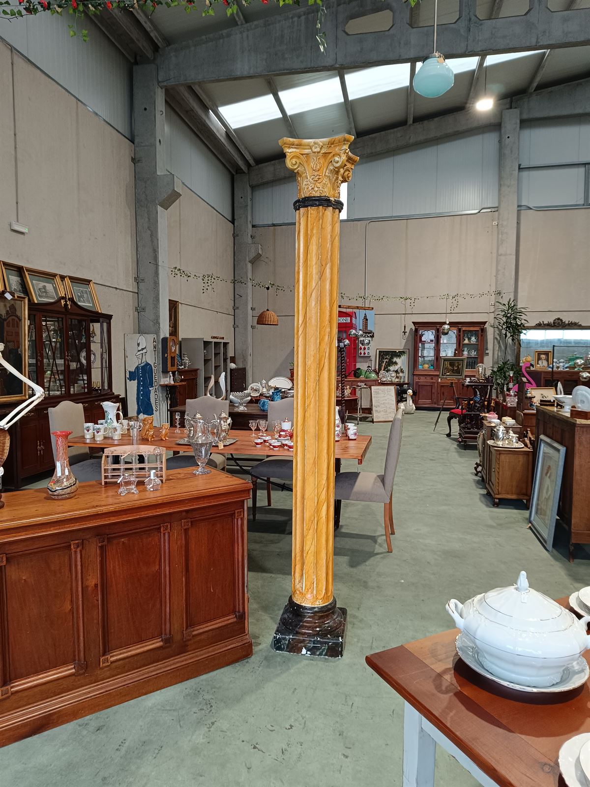 Columna decorativa atrezzo - Imagen 1