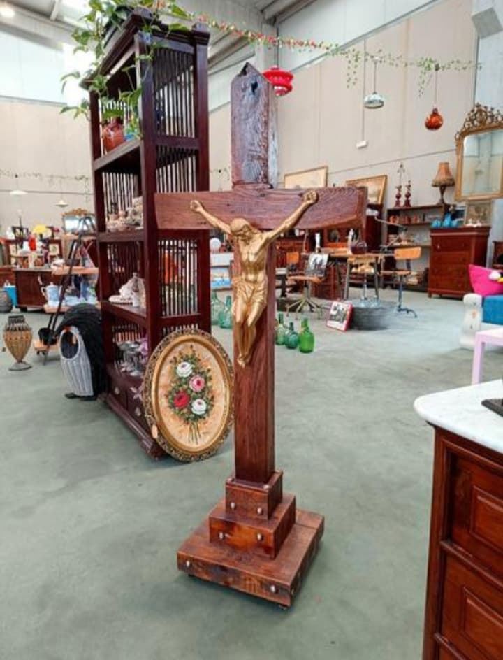 Cruceiro de madera con cristo - Imagen 2