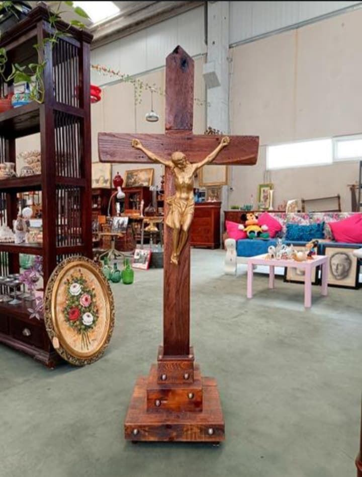 Cruceiro de madera con cristo - Imagen 3