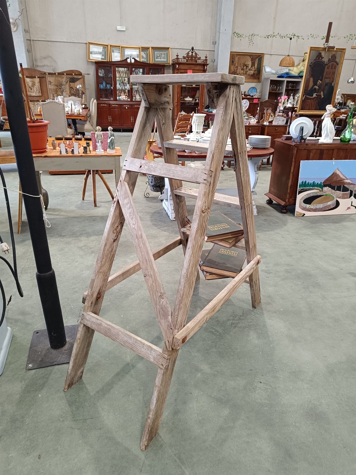 Escalera antigua de madera - Imagen 7