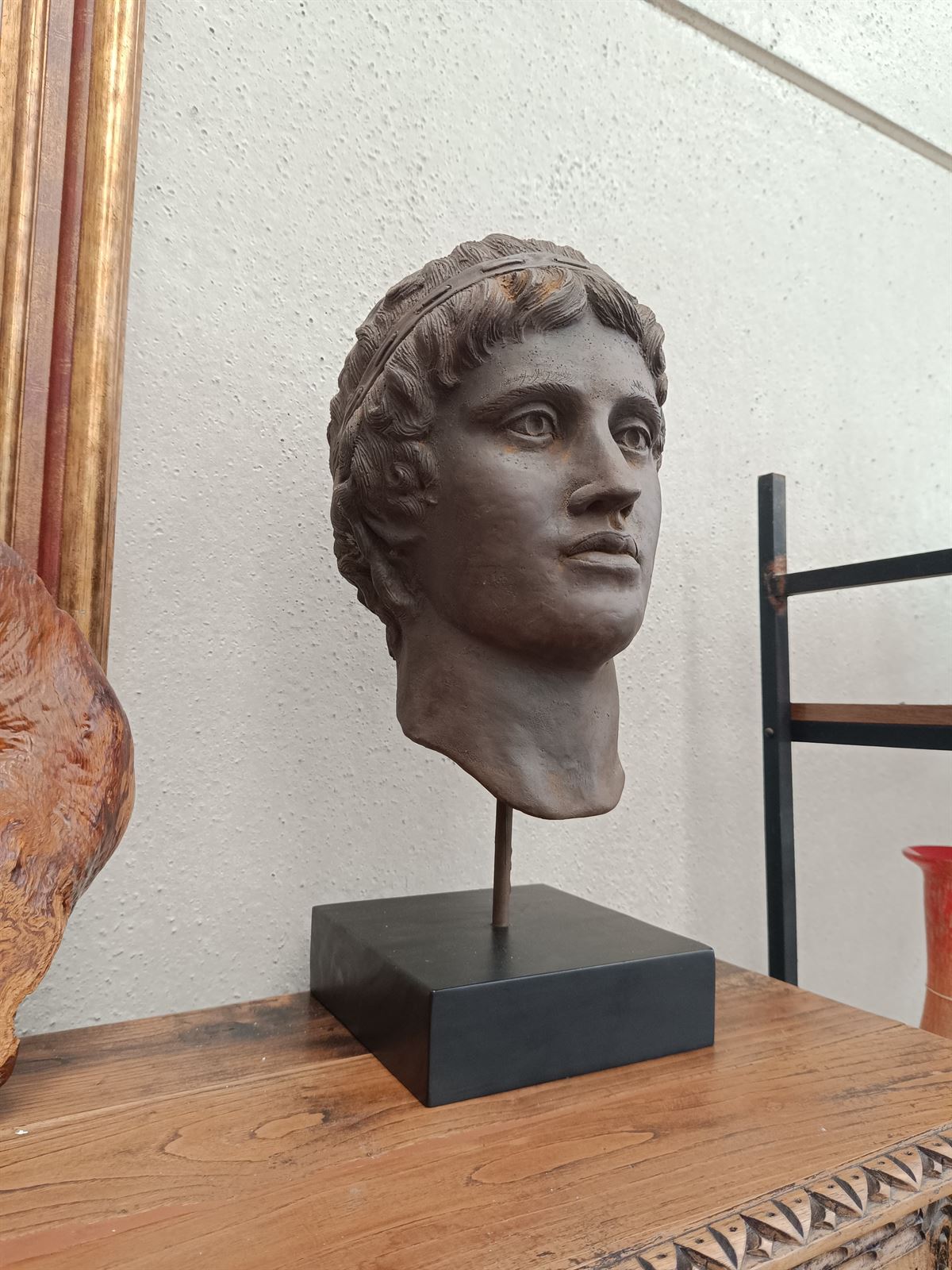 Escultura busto de varón griego - Imagen 9