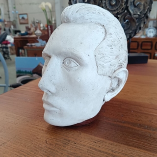 Escultura de cabeza masculina - Imagen 1
