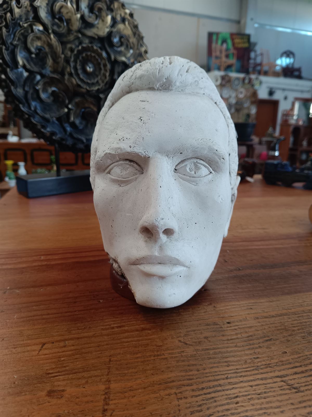 Escultura de cabeza masculina - Imagen 2