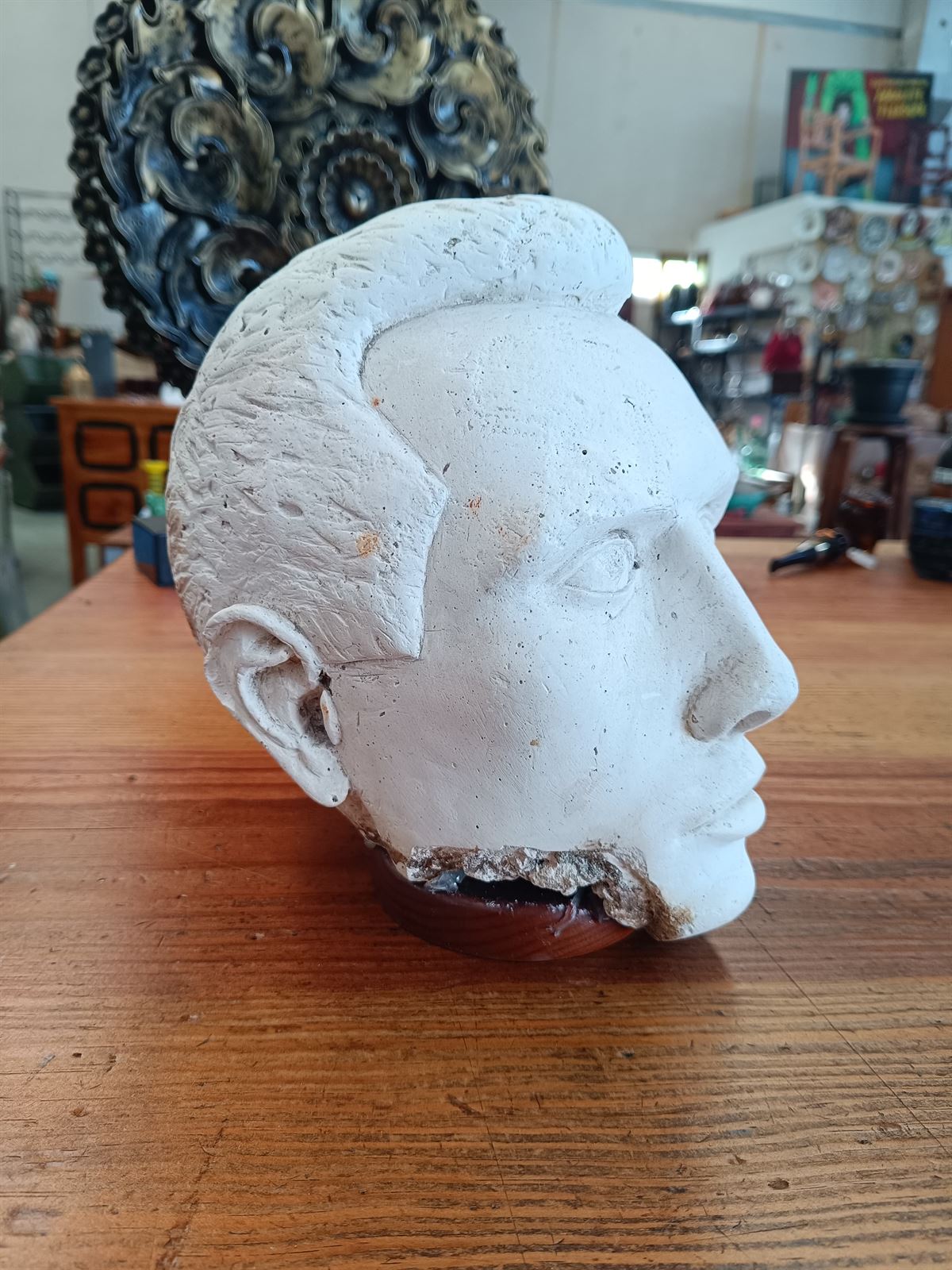 Escultura de cabeza masculina - Imagen 3