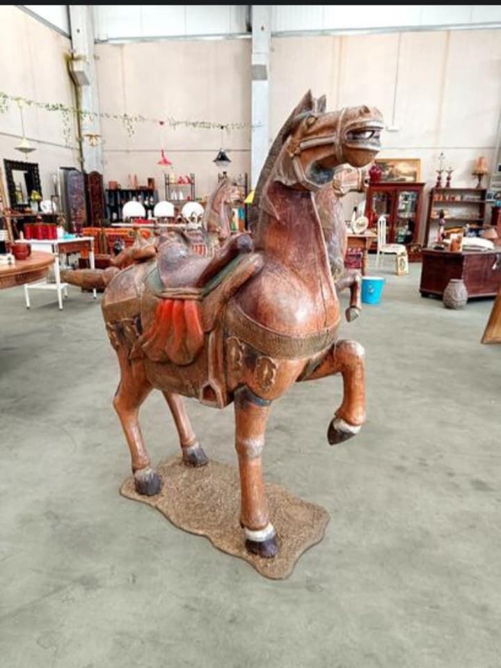 Esculturas de caballos de madera - Imagen 1