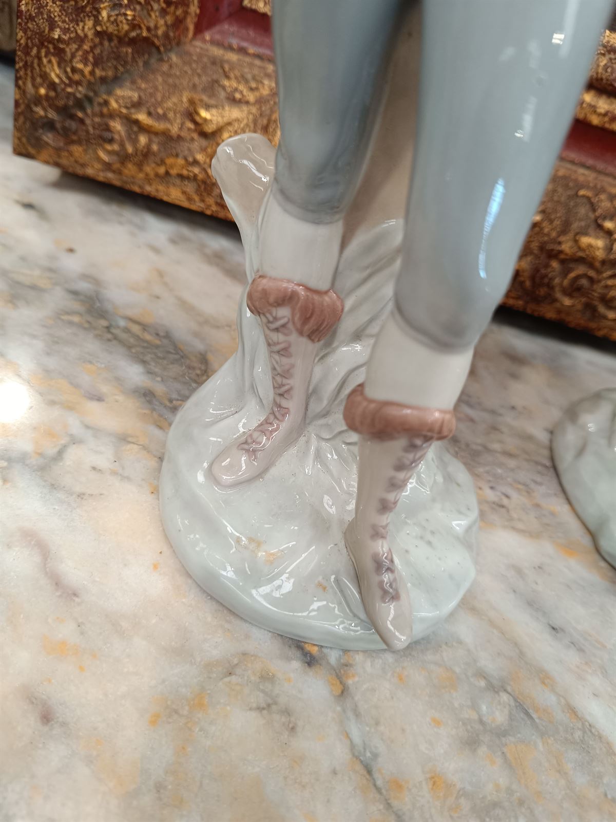 Figura Lladró caballero de porcelana - Imagen 8