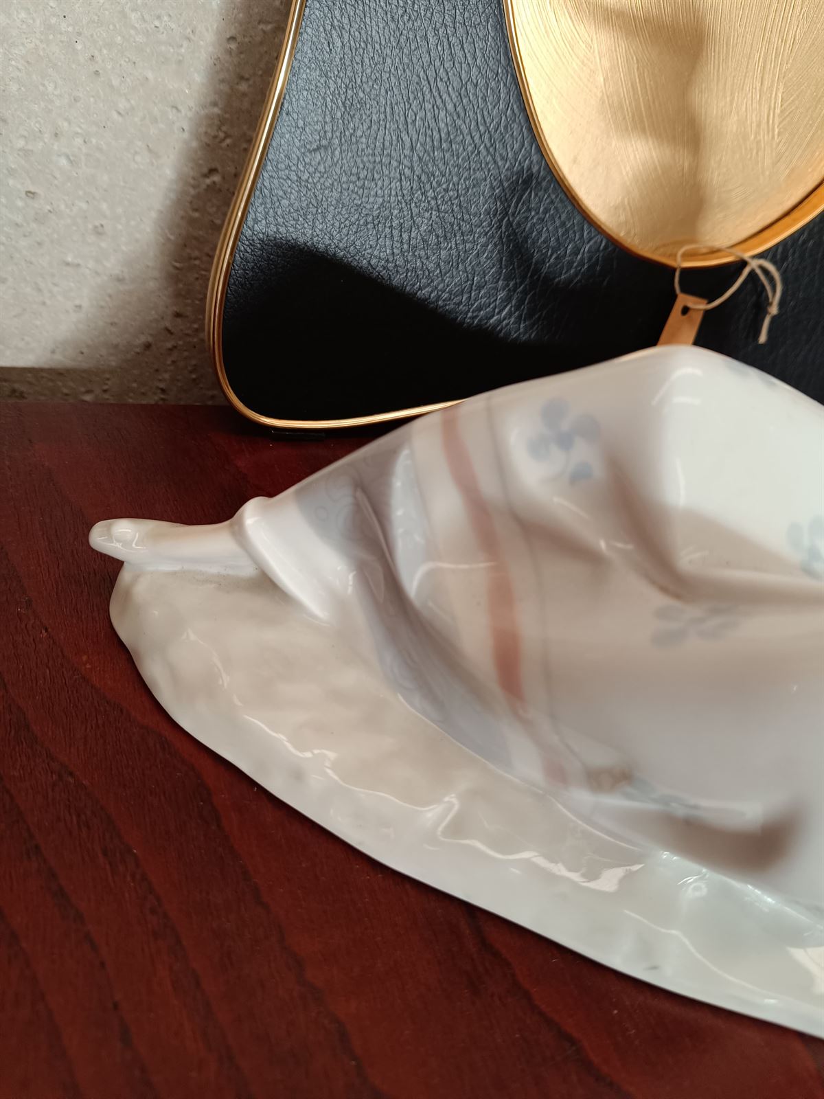 Figura Nao Dama sentada con flores - Imagen 5
