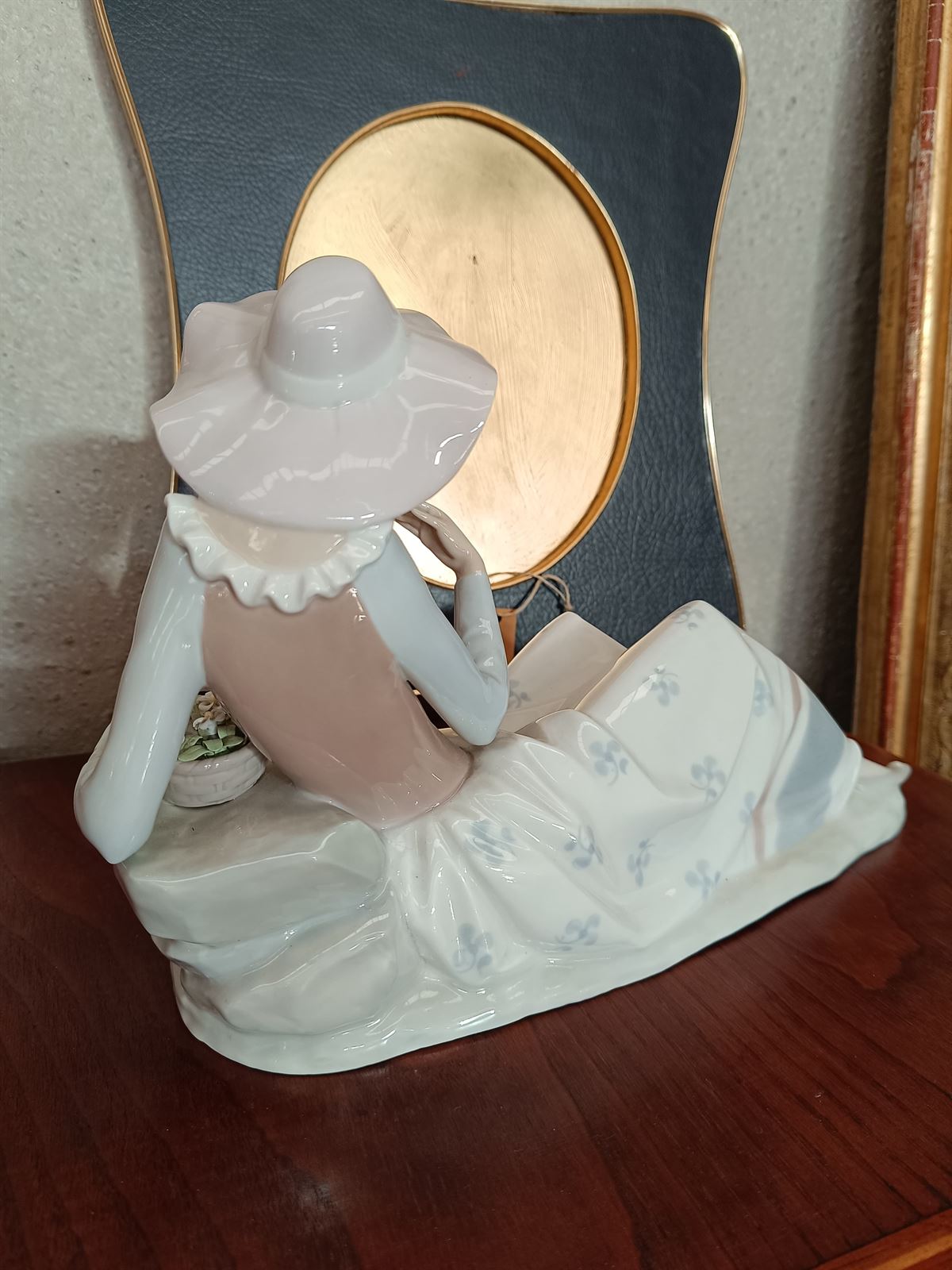 Figura Nao Dama sentada con flores - Imagen 7