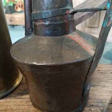 Jarra aceitera antigua de cobre - Imagen 2