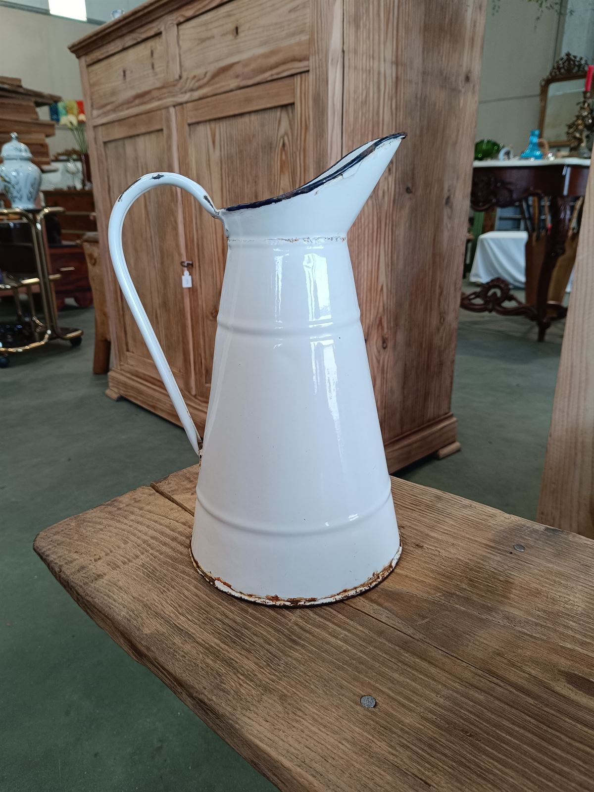 Jarra antigua esmaltada de metal - Imagen 1