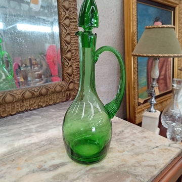 Jarra verde de cristal soplado - Imagen 1