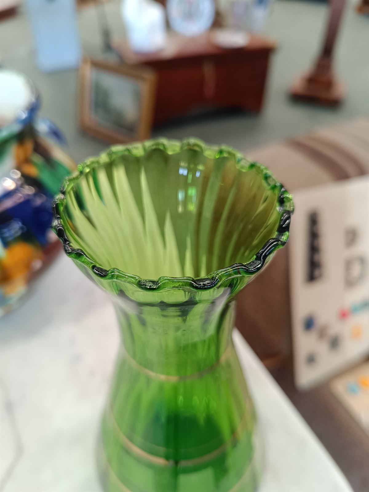 Jarrón Florero cristal verde y dorado - Imagen 4