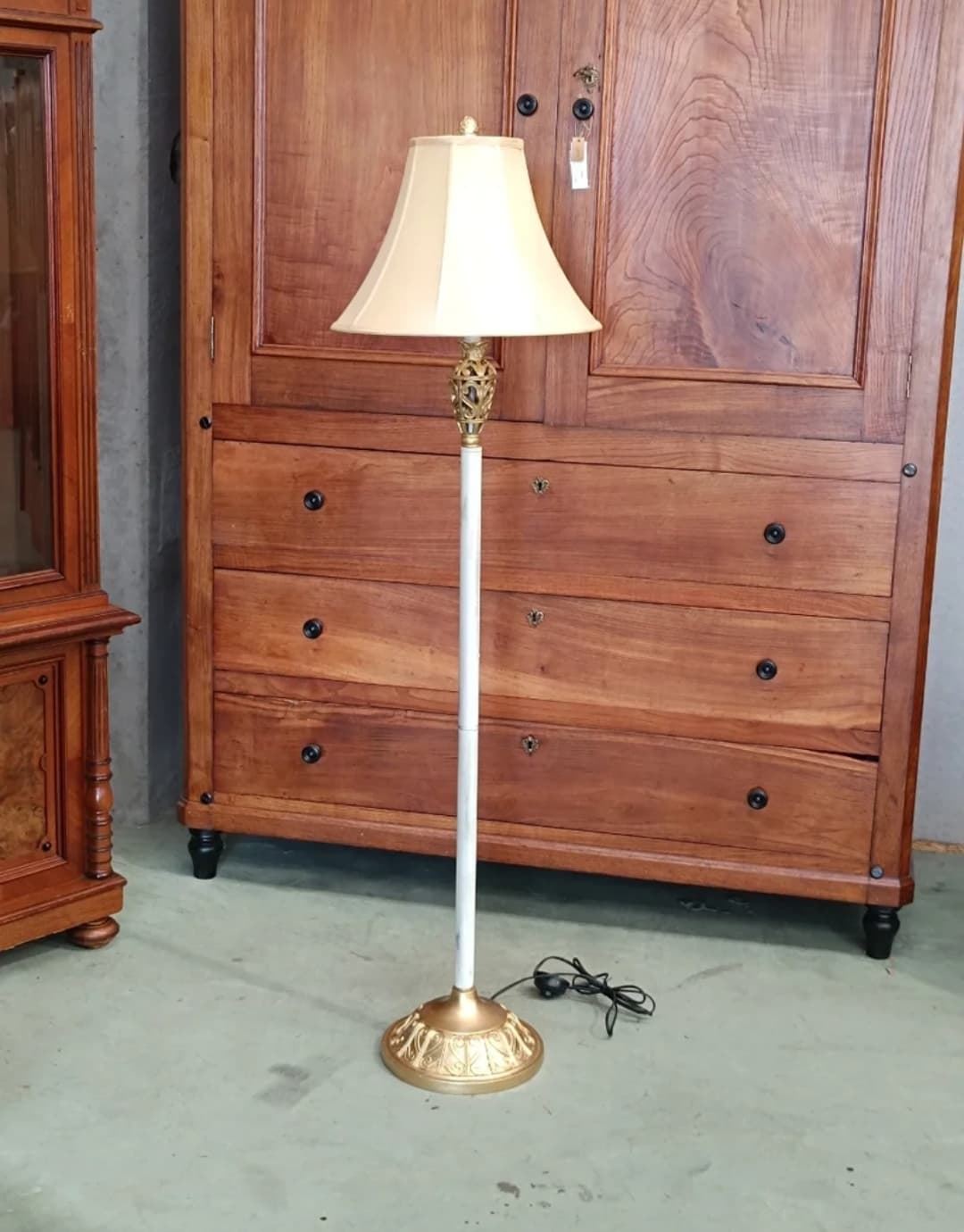 Lámpara de pié vintage - Imagen 1