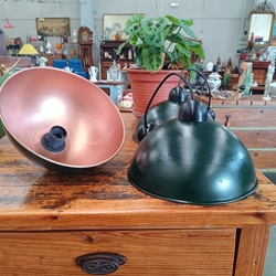 Lámpara industrial verde - Imagen 1