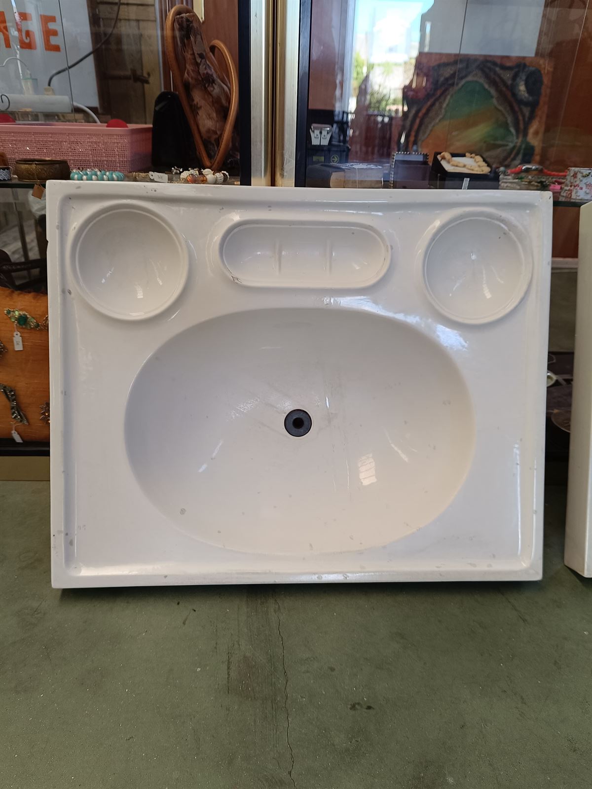 Lavabo antiguo de cerámica - Imagen 2