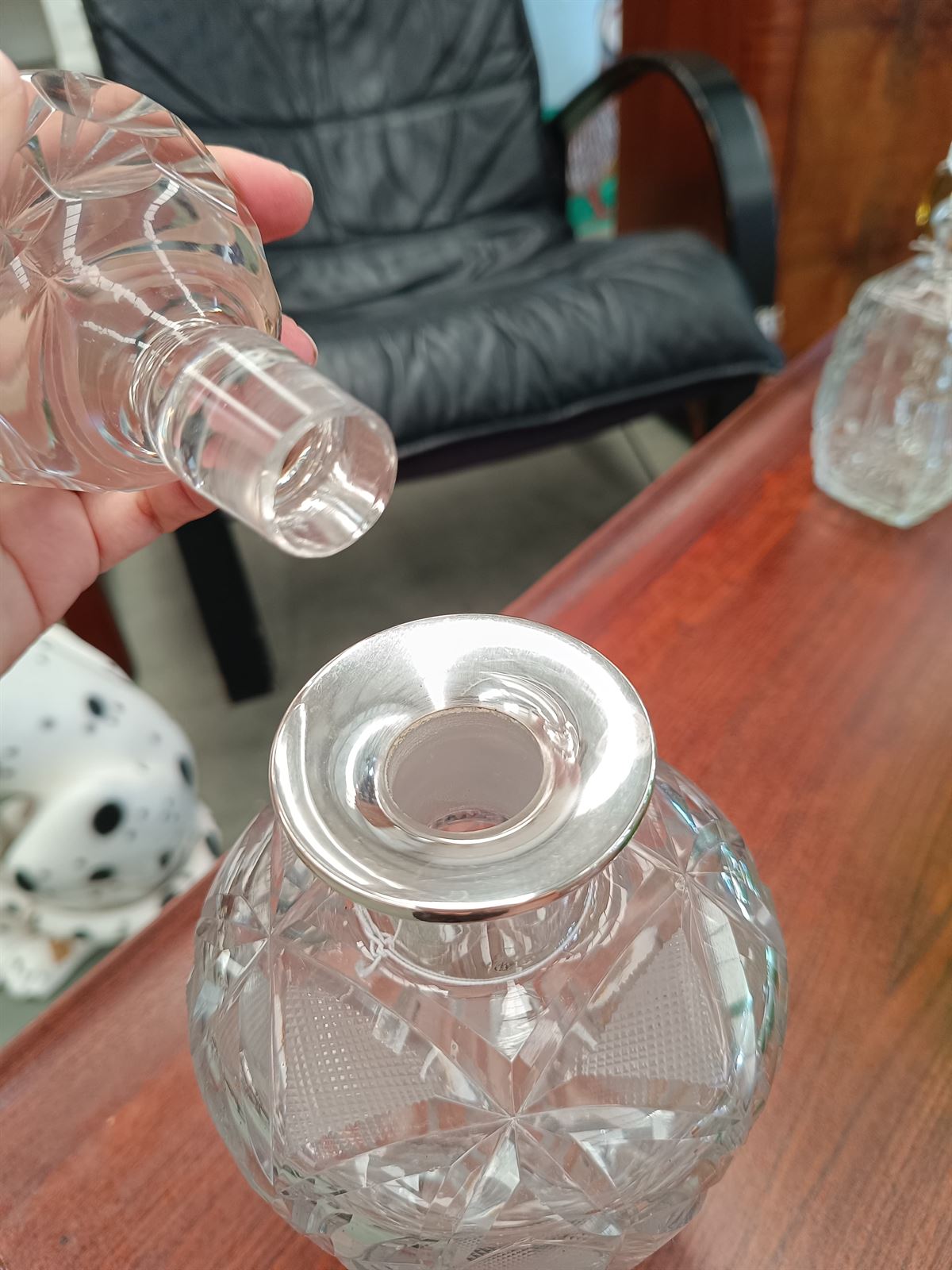 Licorera botella de cristal tallado y plata - Imagen 7