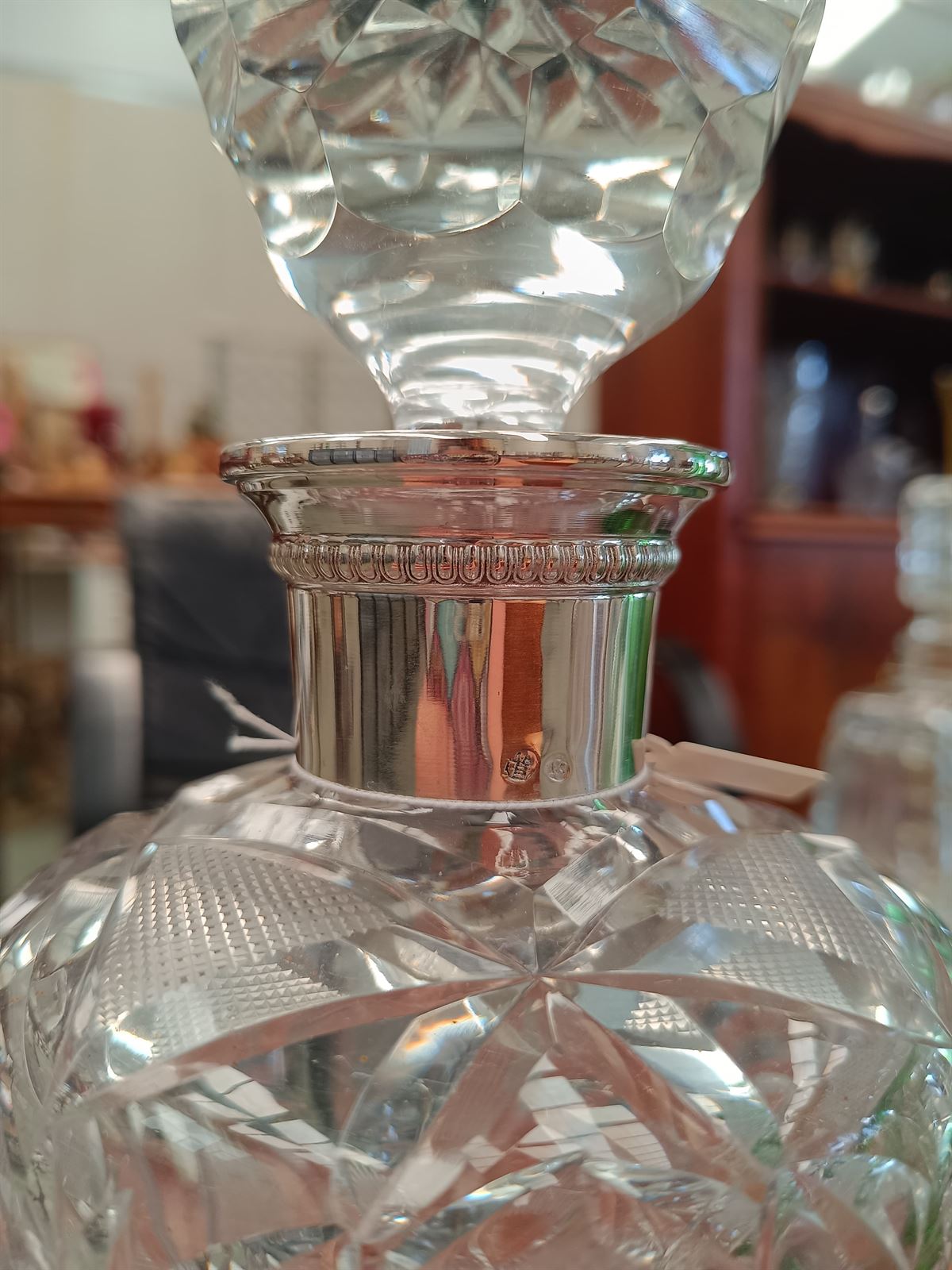 Licorera botella de cristal tallado y plata - Imagen 9