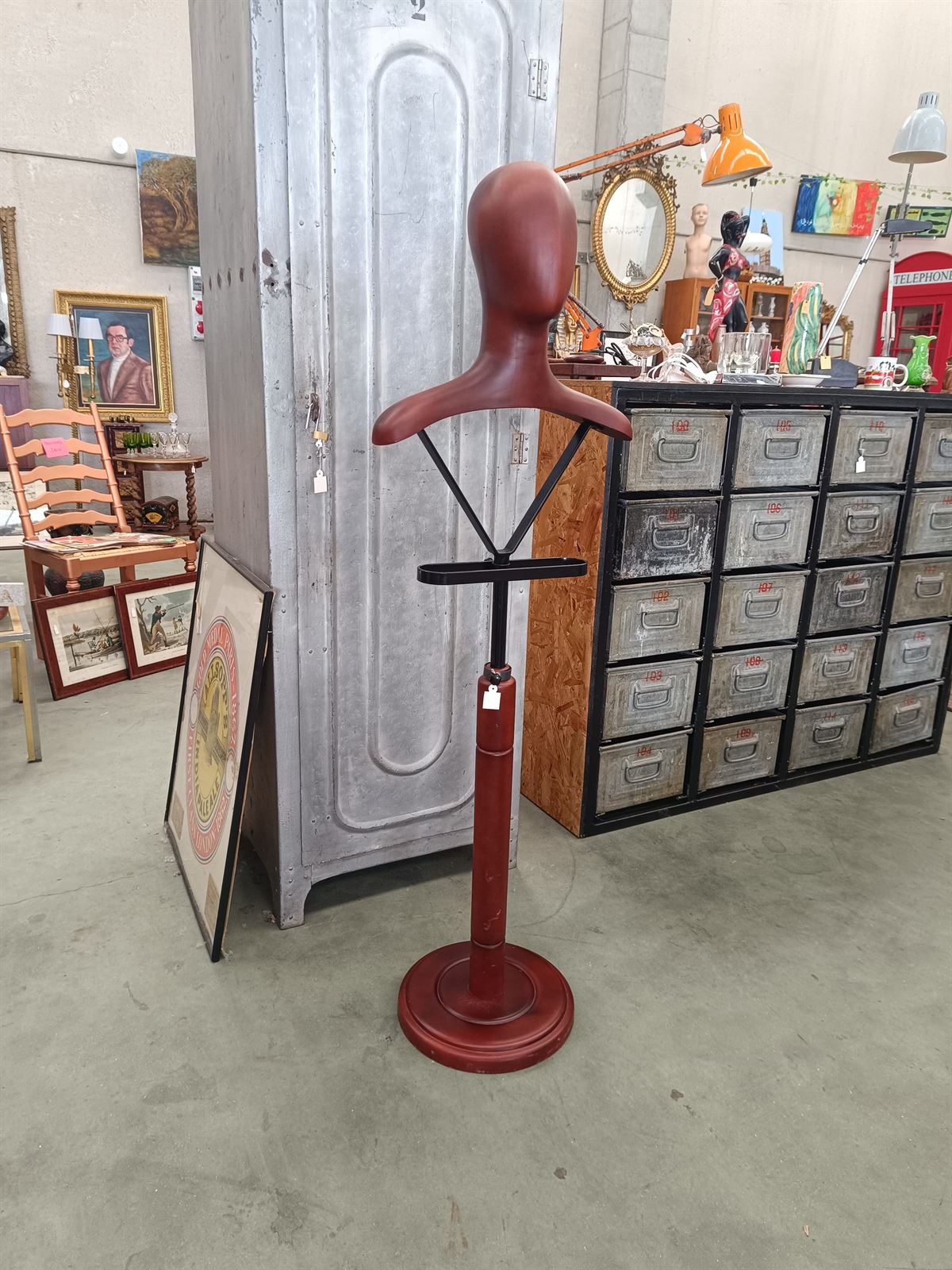 Maniquí decorativo regulable en altura - Imagen 3