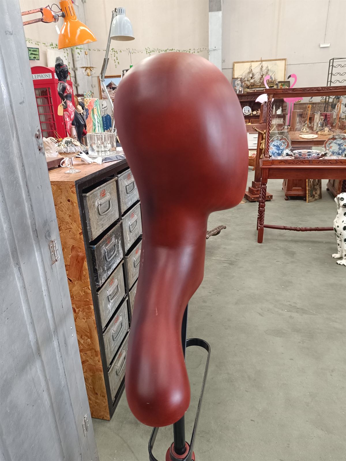 Maniquí decorativo regulable en altura - Imagen 7