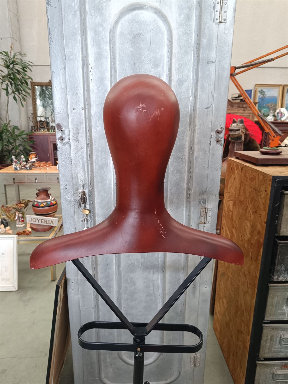 Maniquí decorativo regulable en altura - Imagen 8