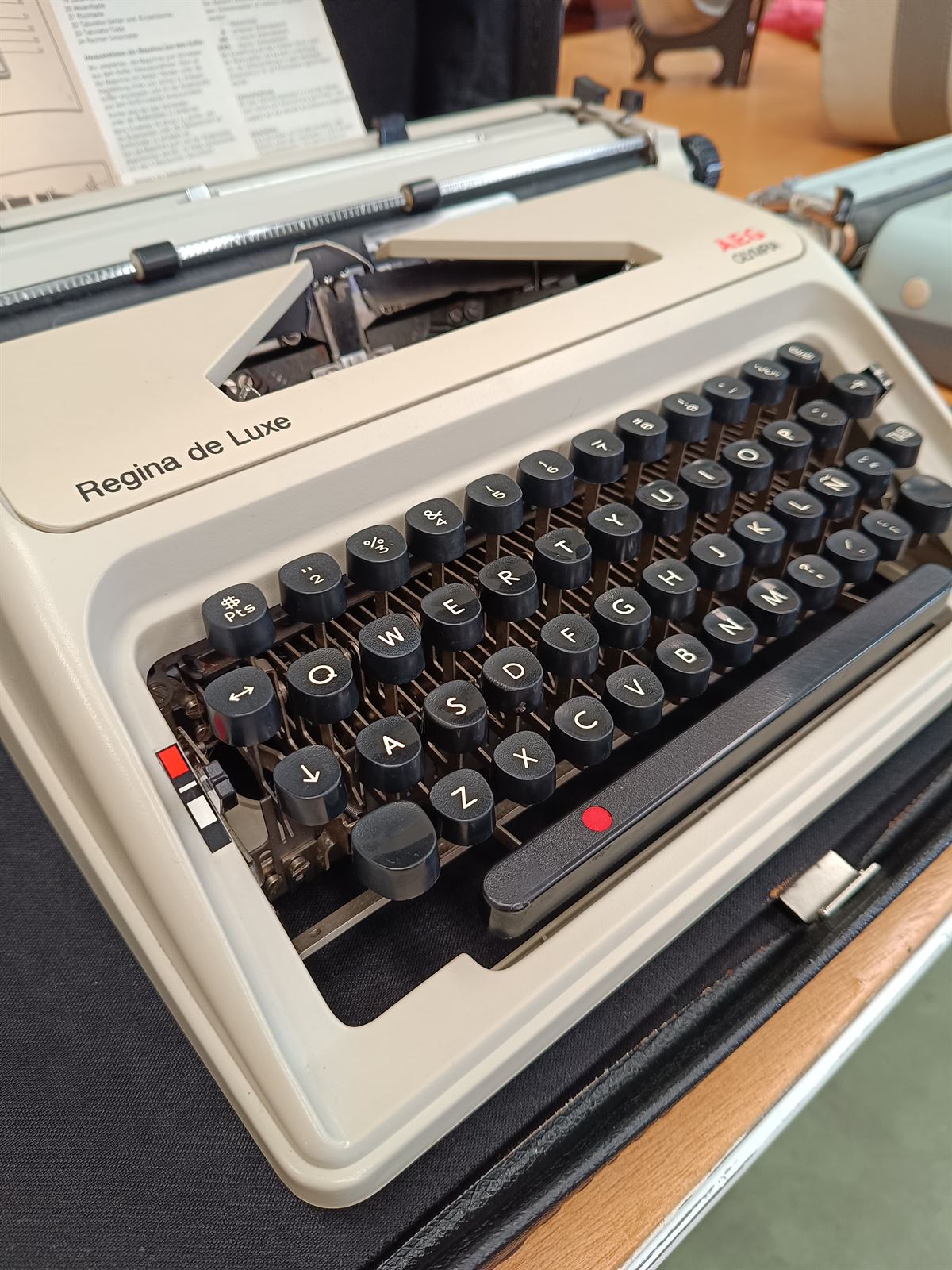 Máquina de escribir AEG - Imagen 3