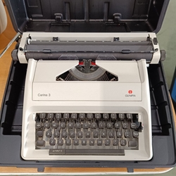 Máquina de escribir Olympia Carina 3 - Imagen 1