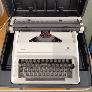 Máquina de escribir Olympia Carina 3 - Imagen 1