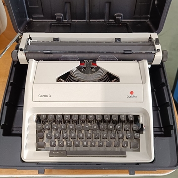 Máquina de escribir Olympia Carina 3 - Imagen 1