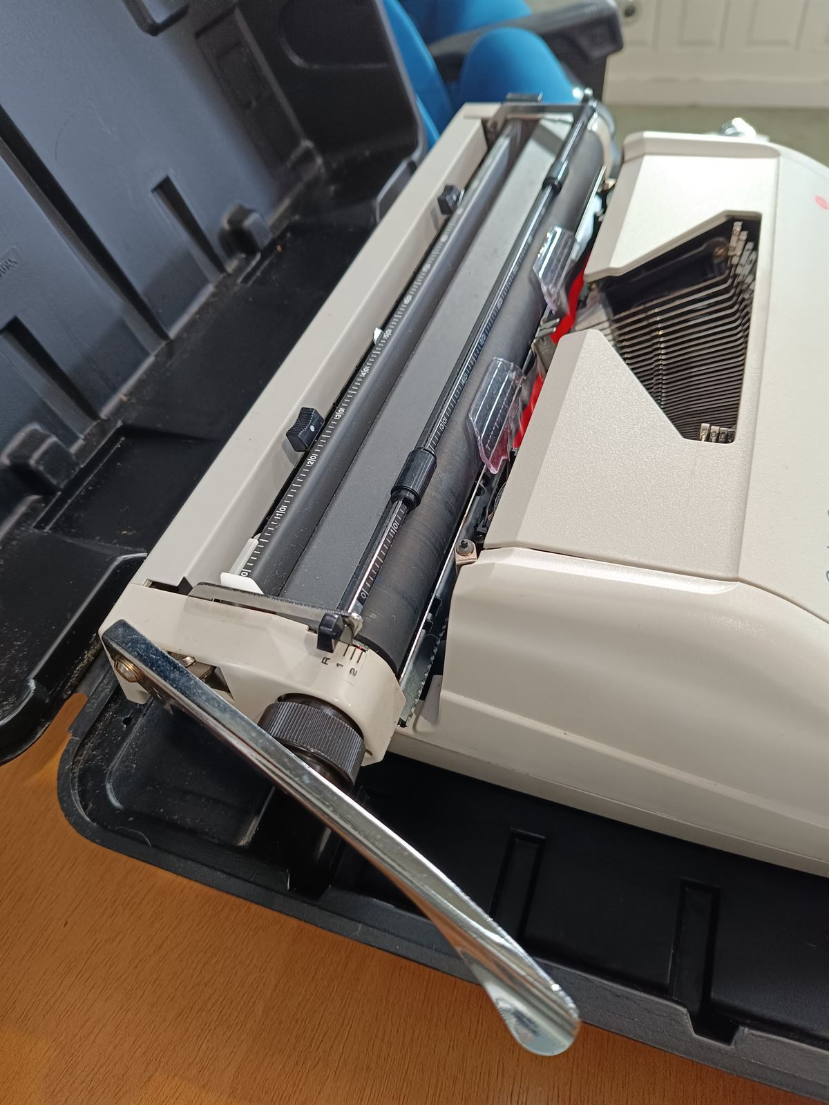 Máquina de escribir Olympia Carina 3 - Imagen 4