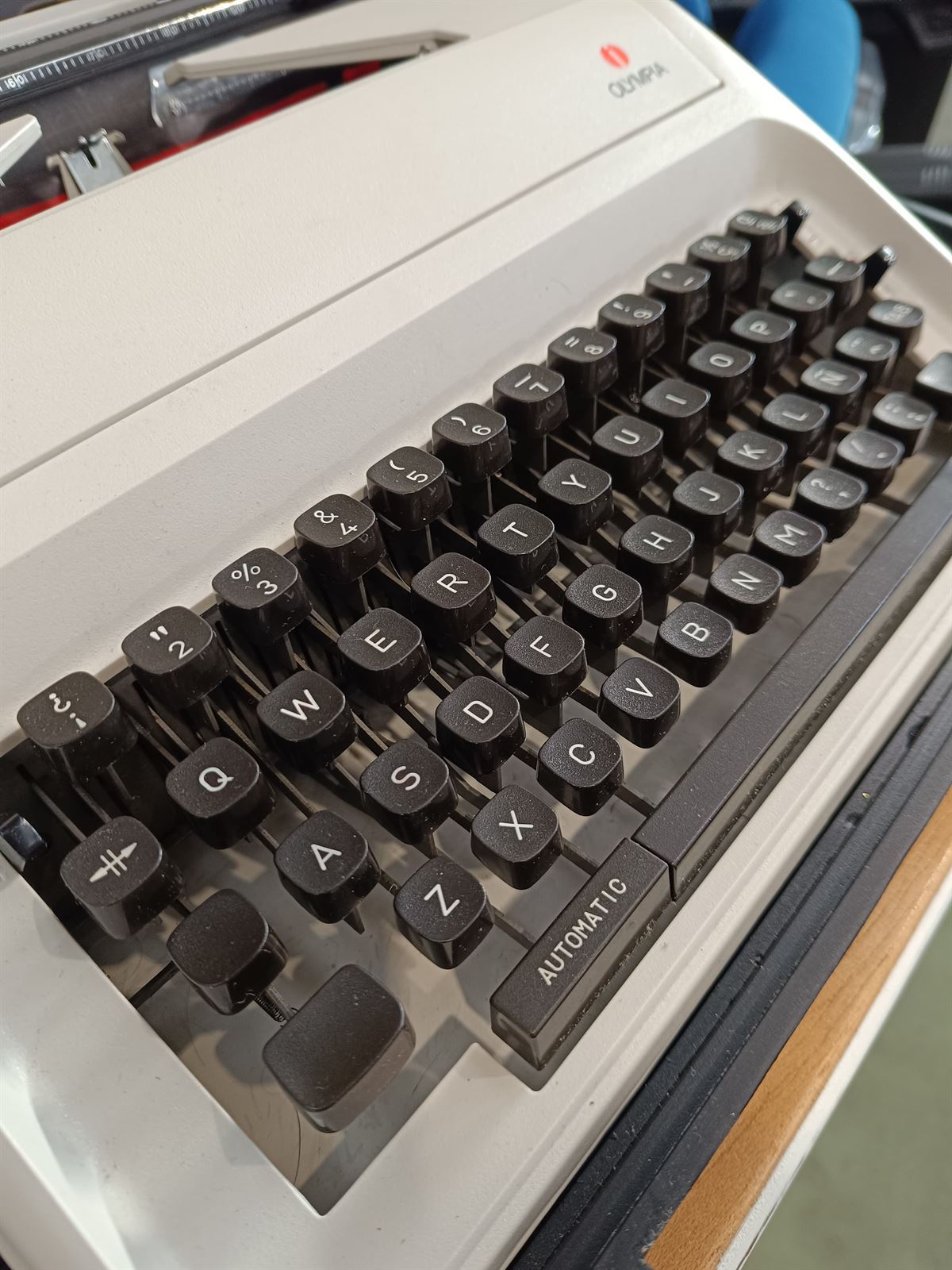 Máquina de escribir Olympia Carina 3 - Imagen 5