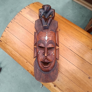 Máscara africana de madera tallada - Imagen 1