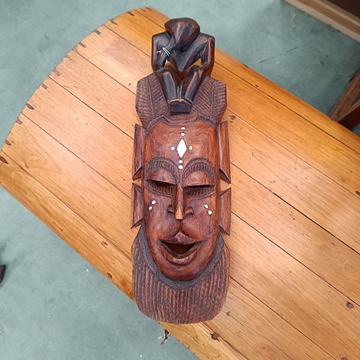Máscara africana de madera tallada - Imagen 1