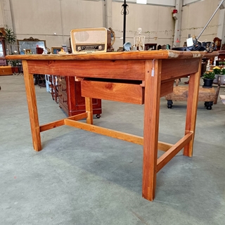 Mesa antigua de trabajo - Imagen 1