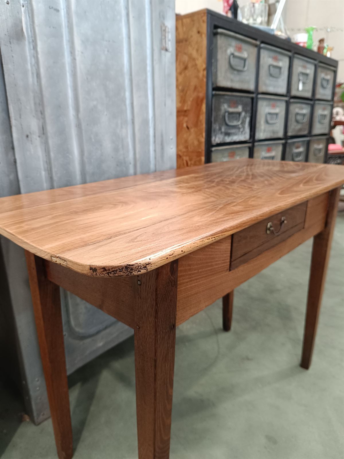 Mesa auxiliar antigua de madera de castaño - Imagen 5